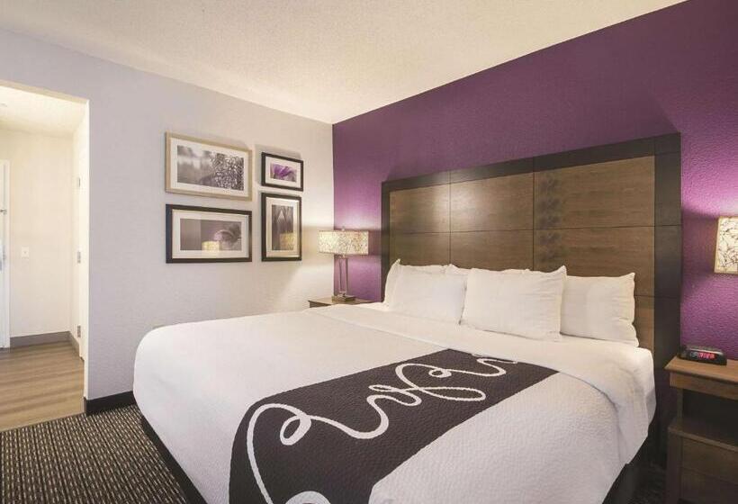 Номер Стандарт Кровать Кинг Адаптированный для Инвалидов, La Quinta By Wyndham Hartford Bradley Airport