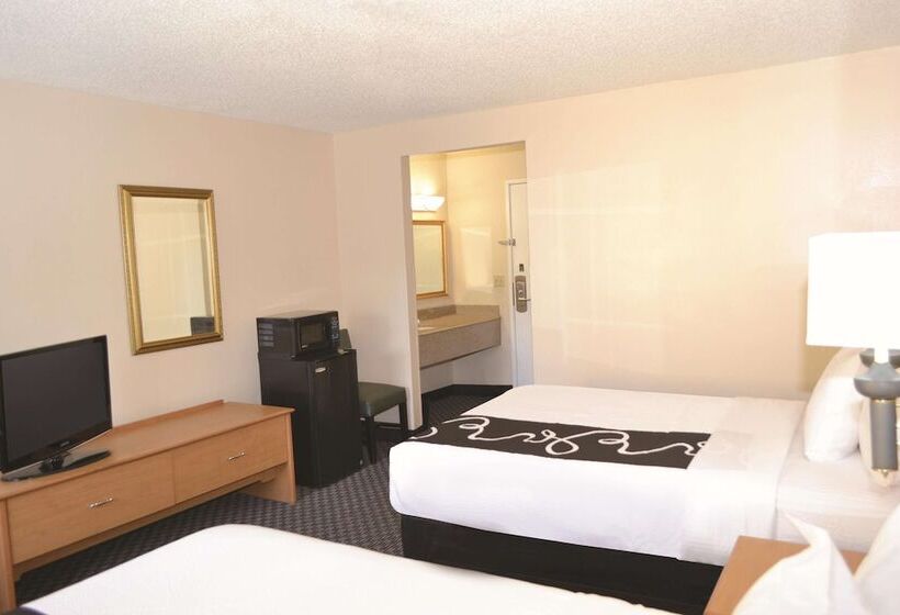 带2个双人床的标准工作室, La Quinta By Wyndham Tampa Fairgrounds - Casino
