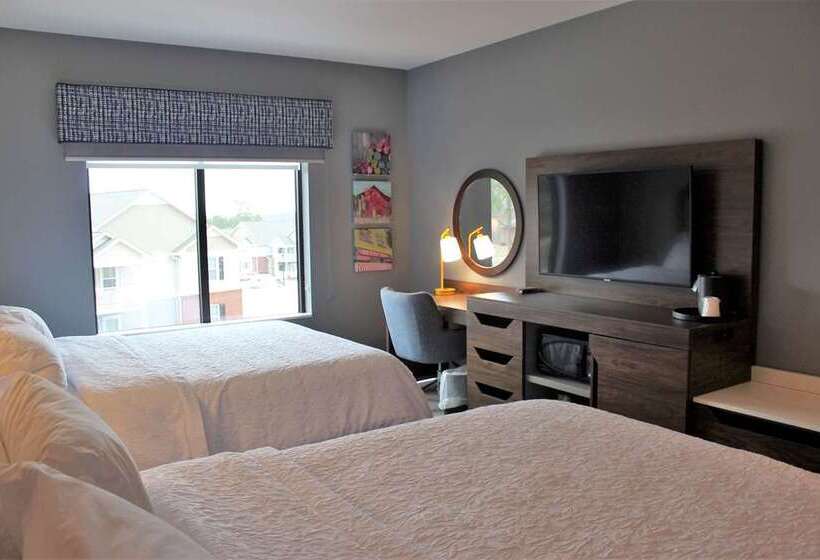 장애인을 위한 스탠다드 룸, Hampton Inn Cedar Falls Downtown
