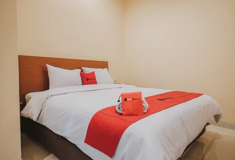 Номер Economy, Reddoorz Plus Near Plaza Blok M