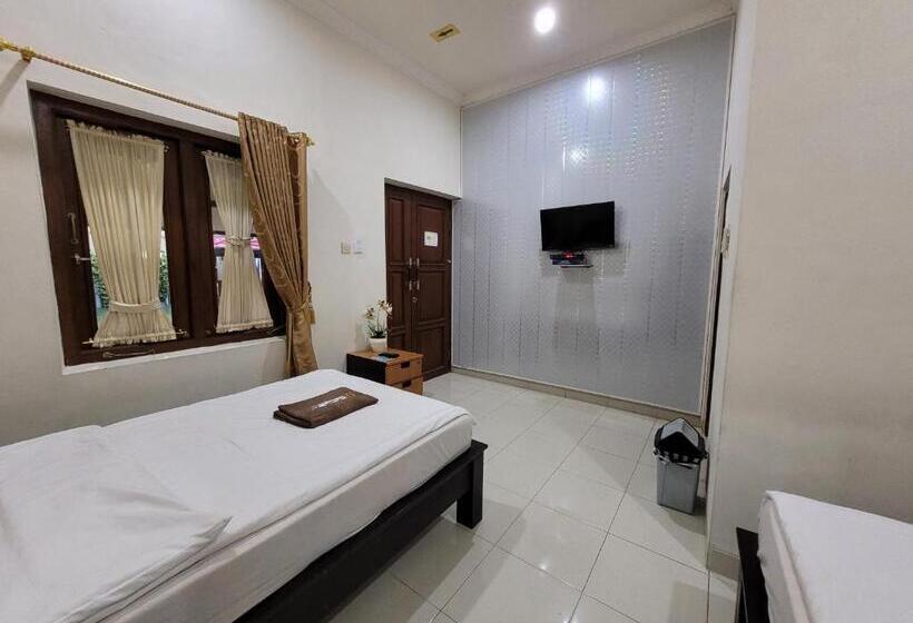 اتاق لوکس, Ndalem Katong Guest House Ponorogo