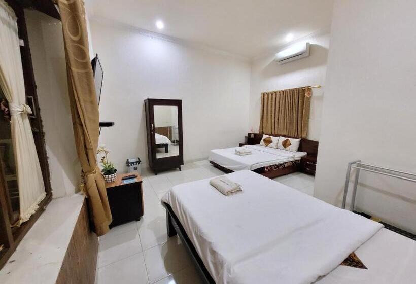 اتاق استاندارد سه نفره, Ndalem Katong Guest House Ponorogo