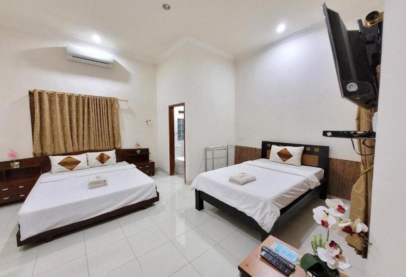 اتاق استاندارد سه نفره, Ndalem Katong Guest House Ponorogo