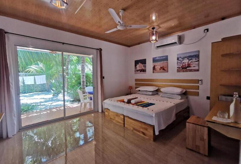 اتاق لوکس, Blue Water Thoddoo Inn