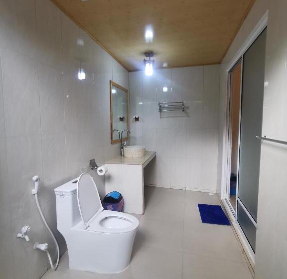 اتاق لوکس, Blue Water Thoddoo Inn