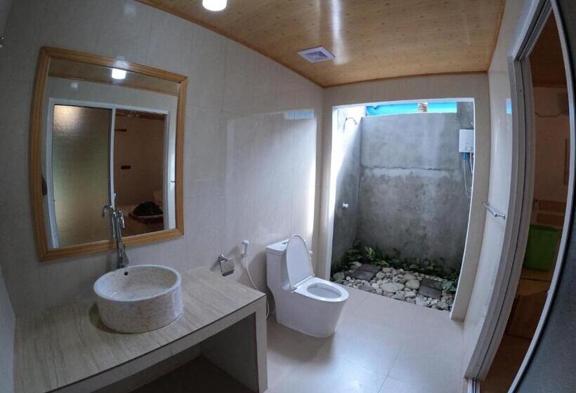 اتاق لوکس, Blue Water Thoddoo Inn