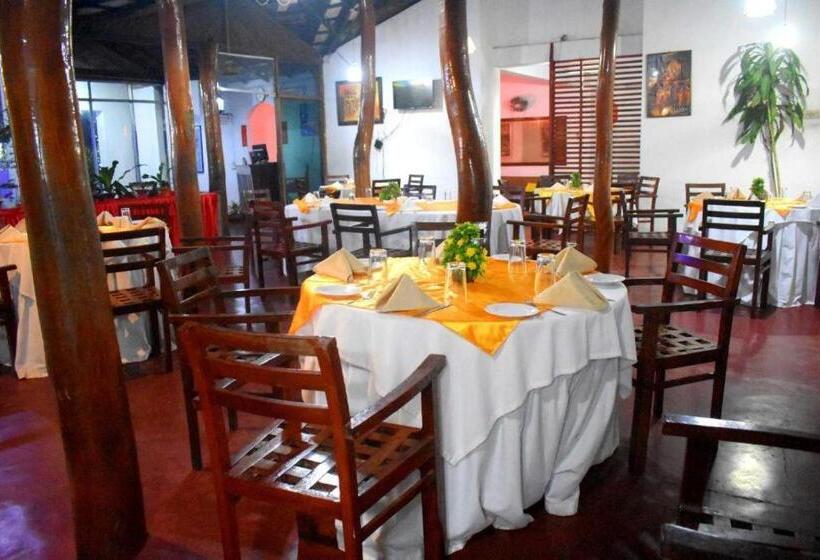 اتاق خانوادگی, Habarana Inn
