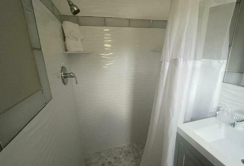 标准间, Aquastar Inn