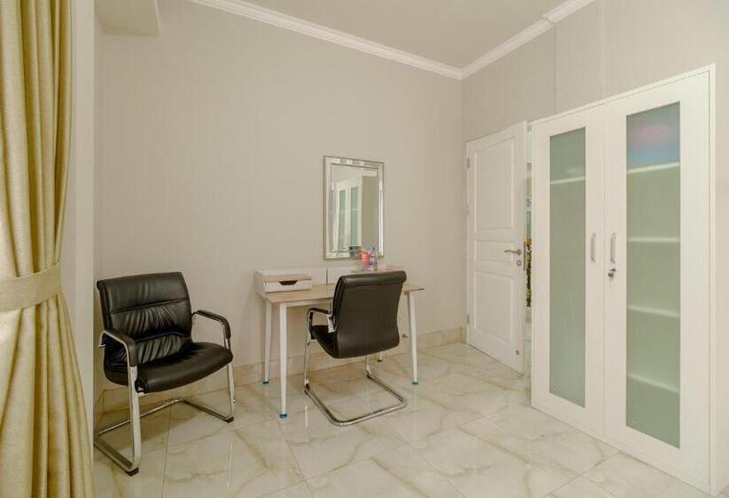 Номер Deluxe, Reddoorz Near Taman Makam Pahlawan Cikutra