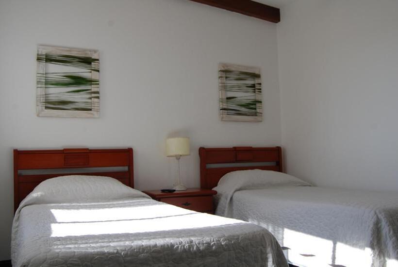 اتاق کلاسیک چهارنفره, Mercedes Rambla