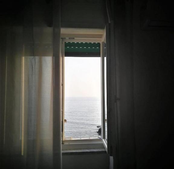 اتاق لوکس با چشم‌انداز دریا, Borgo Marinaro