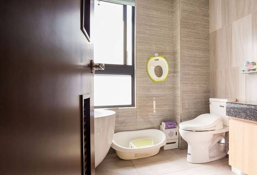 اتاق خانوادگی, J.s 23 Kids Homestay
