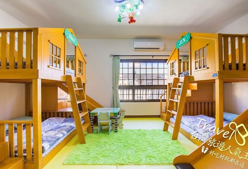 اتاق خانوادگی, J.s 23 Kids Homestay