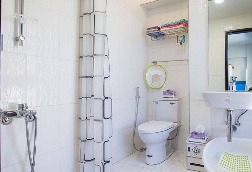 اتاق استاندارد سه تخته با بالکن, J.s 23 Kids Homestay