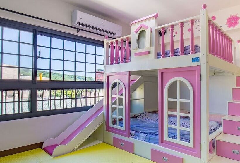 اتاق استاندارد چهارنفره با بالکن, J.s 23 Kids Homestay