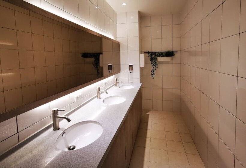اتاق استاندارد سه تخته با سرویس بهداشتی مشترک, Bluewater Hotel Xpark Gloria Outlets Taoyuan Baseball Stadium