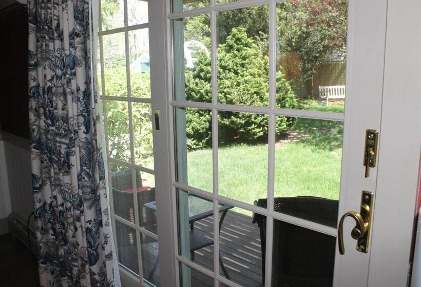 Номер Deluxe Кровать Куин, Captain's House Inn