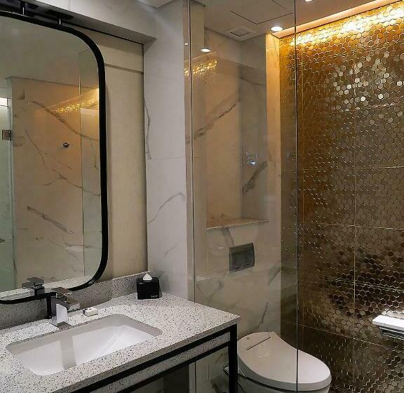 اتاق لوکس با چشم‌انداز شهر, Movenpick Surabaya City