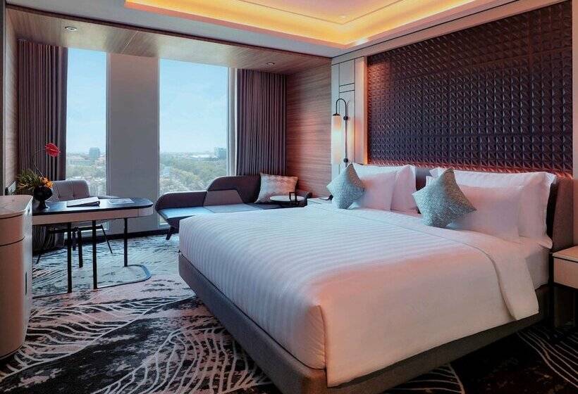 اتاق لوکس با چشم‌انداز شهر, Movenpick Surabaya City