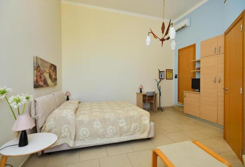 اتاق استاندارد با تخت بزرگ, Balcone Su Otranto