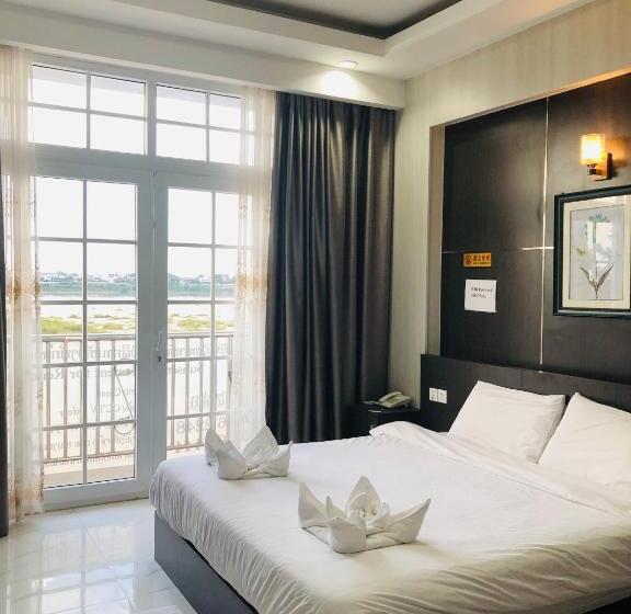 스탠다드 스튜디오, Sunset Mekong Apartment