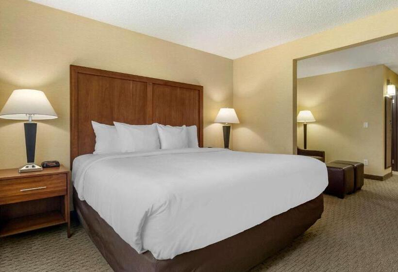 מיטת קינג בסוויטה, Comfort Inn & Suites Bothell   Seattle North