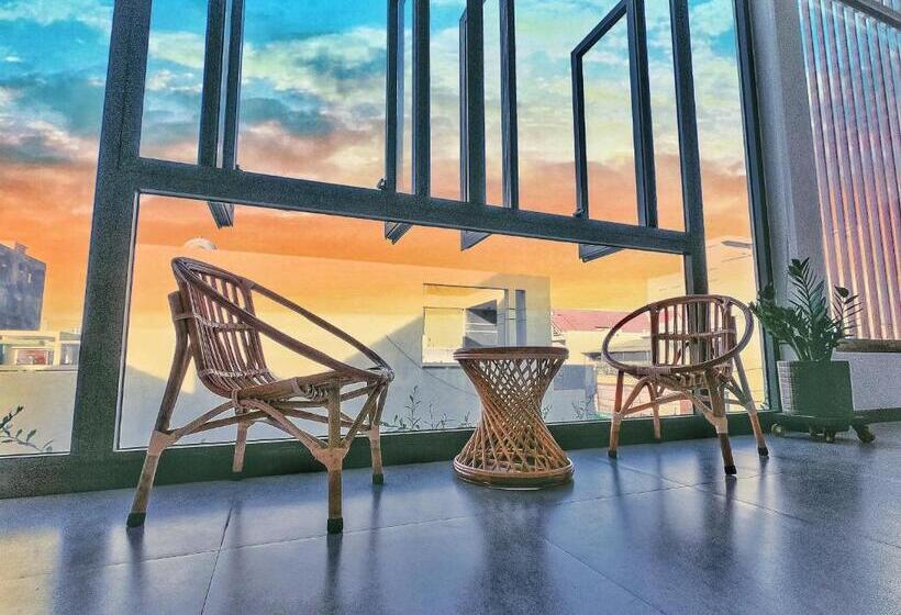 اتاق لوکس با بالکن, Daisy House