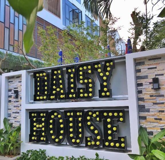 اتاق لوکس با بالکن, Daisy House