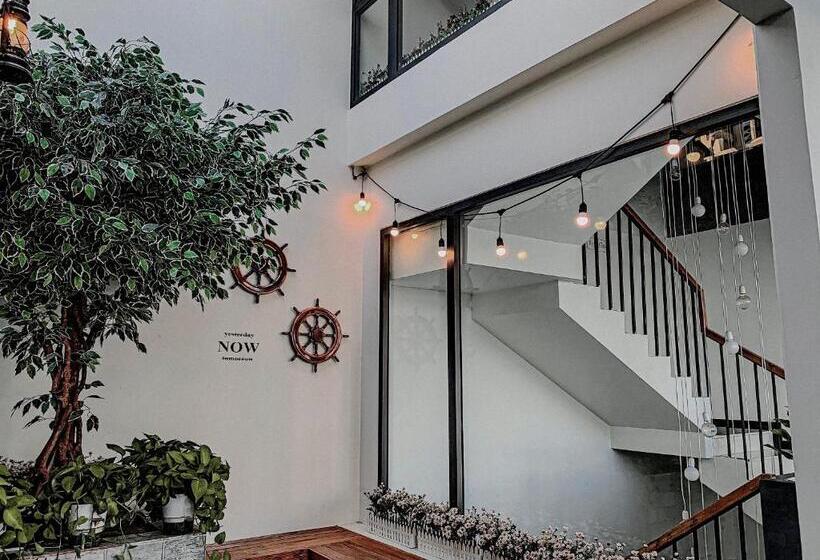 اتاق استاندارد سه تخته با چشم‌انداز, Daisy House