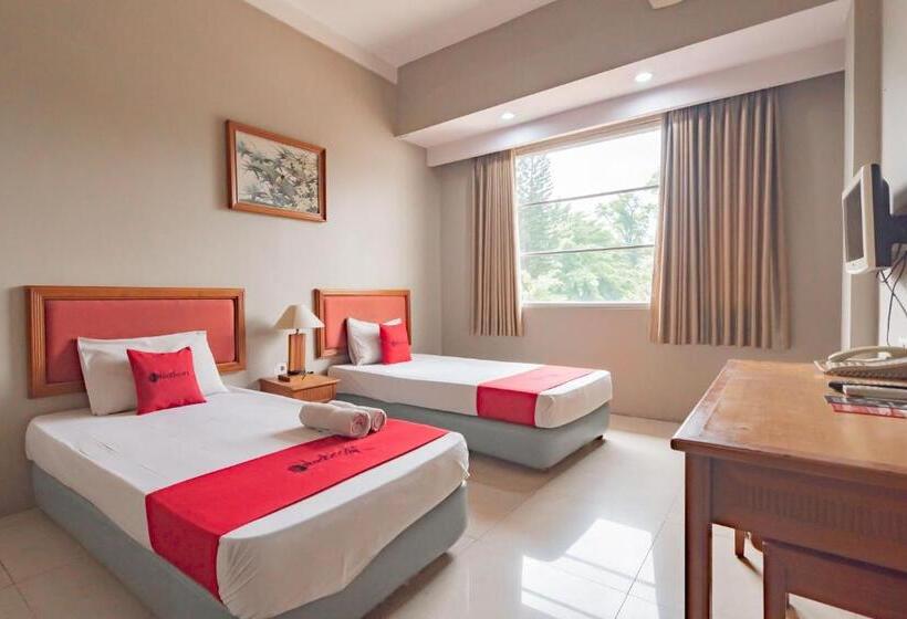 Номер Superior, Reddoorz Near Institut Teknologi Bandung 2