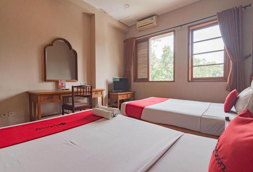 Номер Deluxe, Reddoorz Near Institut Teknologi Bandung 2