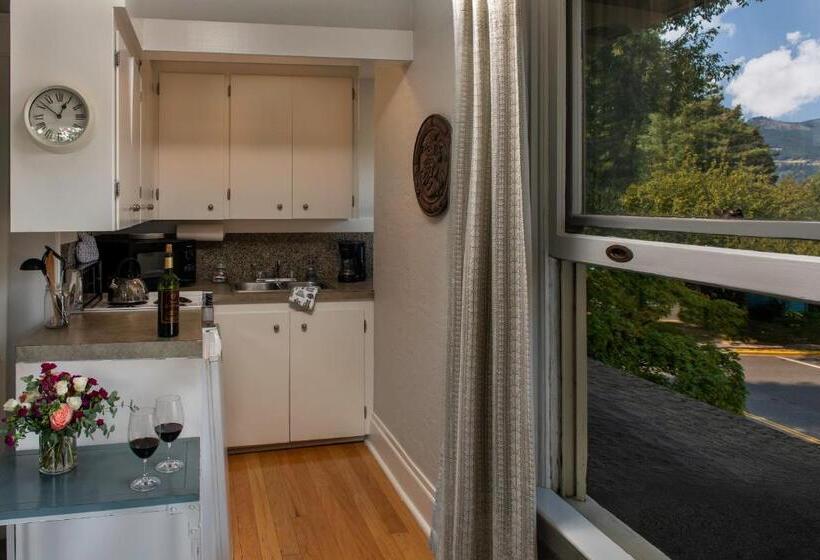 Suite, Inn At The Gorge