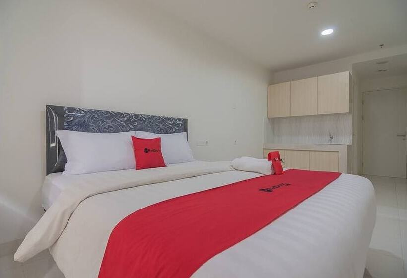 Номер Deluxe, Reddoorz Apartment @ Sentul Tower