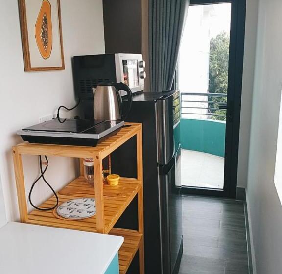 استودیو استاندارد با بالکن, Stay Hostel   300m From The Ferry