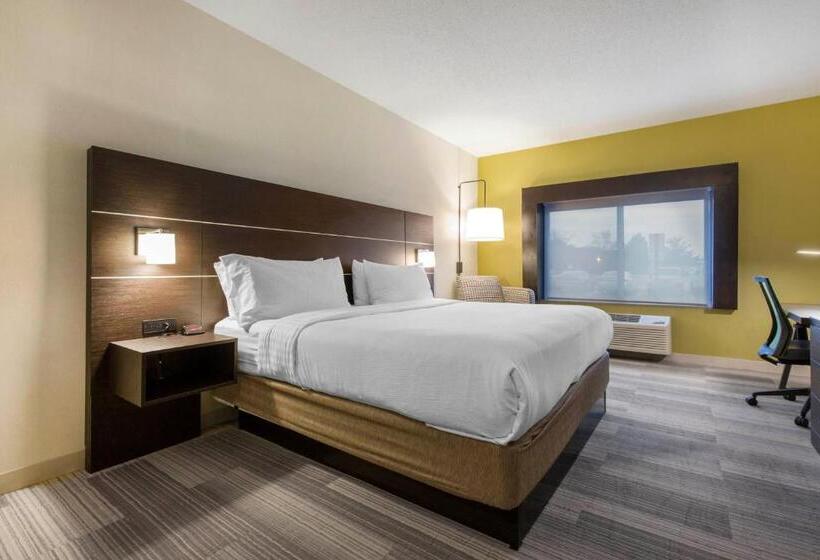 Люкс Кровать Кинг, Holiday Inn Express And Suites Chicago West   St Charles, An Ihg