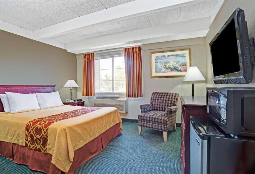 Люкс Deluxe Кровать Кинг, Travelodge By Wyndham Iowa City