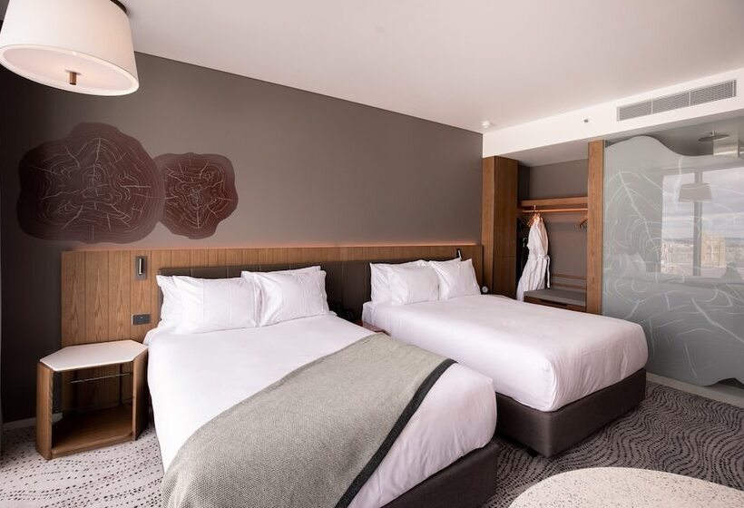 带2个双人床的标准工作室, Crowne Plaza Hobart, An Ihg
