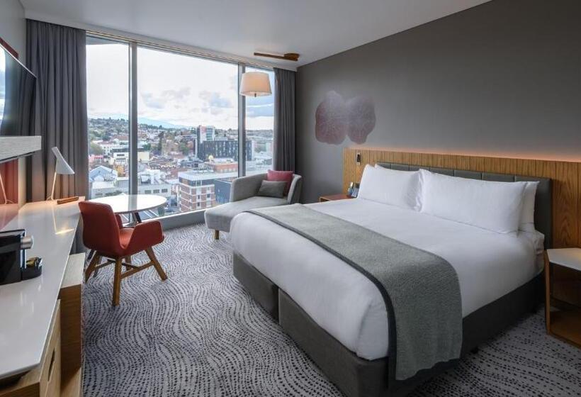 带大床的俱乐部房间, Crowne Plaza Hobart, An Ihg