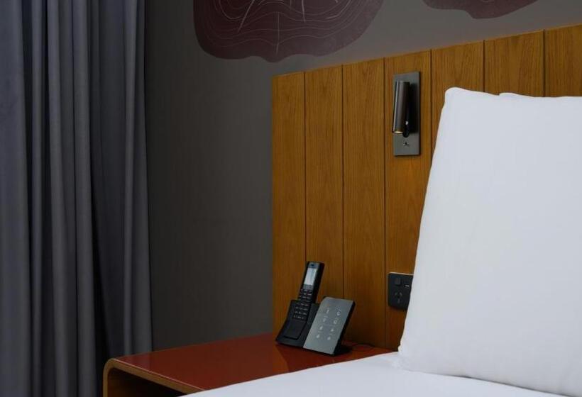 带2个双人床的标准工作室, Crowne Plaza Hobart, An Ihg