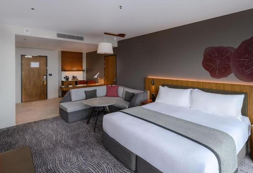 带大床的小型套房, Crowne Plaza Hobart, An Ihg