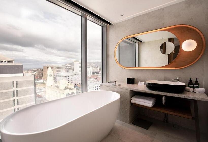带大床的小型套房, Crowne Plaza Hobart, An Ihg