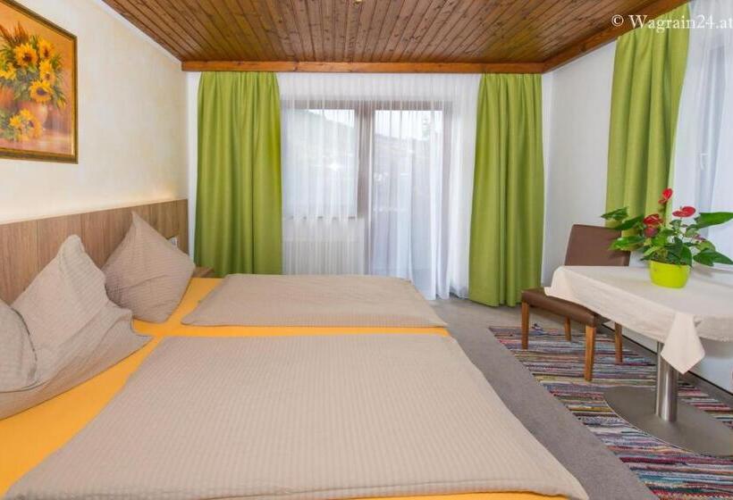 اتاق استاندارد با بالکن, Pension Montana