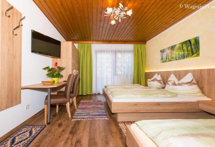 اتاق استاندارد سه تخته با چشم‌انداز, Pension Montana