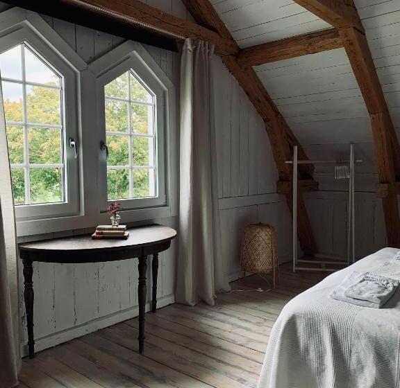 شقة 3 غرف, Eksgården