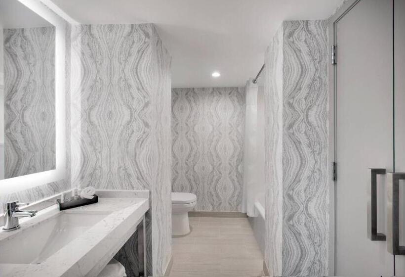带大床的标准间, Courtyard By Marriott Miami Aventura Mall