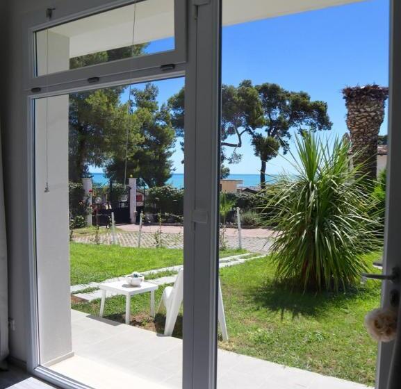 سوییت جونیور با چشم‌انداز دریا, Villa Tropical