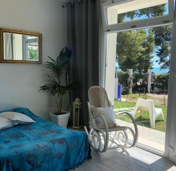 اتاق لوکس با چشم‌انداز دریا, Villa Tropical
