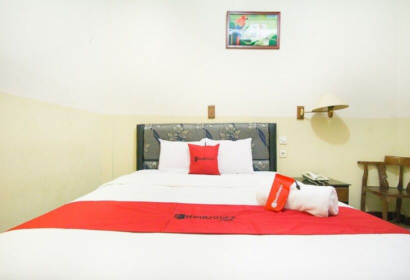 Номер Стандарт, Reddoorz Plus Near Pelabuhan Bitung