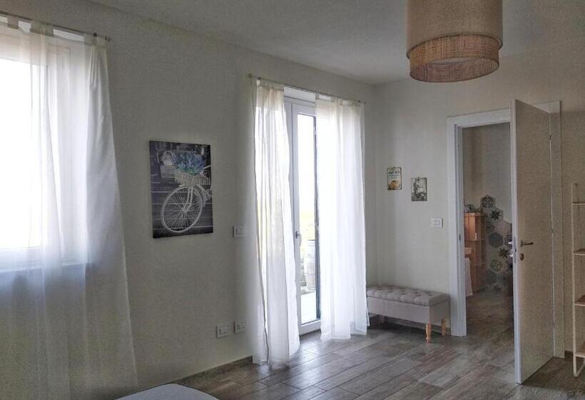 اتاق لوکس با چشم‌انداز باغ, Al Tirabusòn Country House