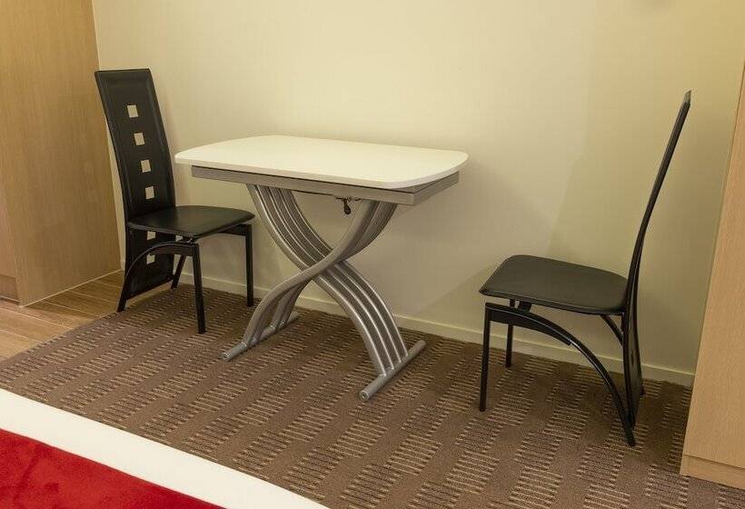 Номер Deluxe, V Motel